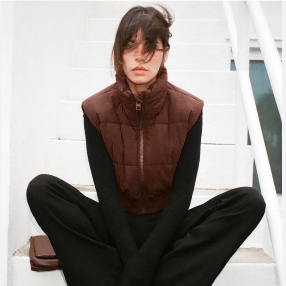 ZARA CROPPED PUFFER VEST SS22
BROWN